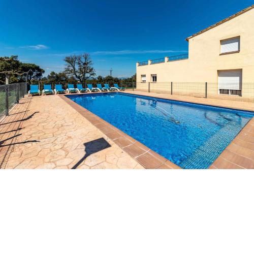 CASA DEL FOC amplia casa con piscina y jardín