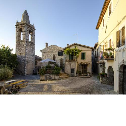 Casa Della Torre In Borgo Medievale