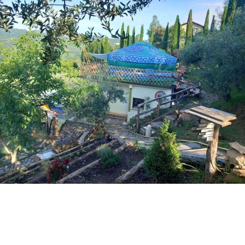 Casa di campagna con yurta e piscina