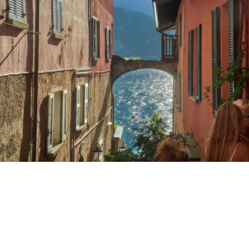Casa di Mezzo "Historic centre of VARENNA" Lake Como