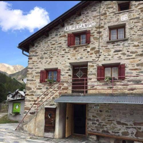 Casa e appartamento Rustico di vacanze! Attenzioni Nessun arrivo con qualsiasi tipo di veicolo motorizzato! Da Sfazù proseguire con il Pulmino!