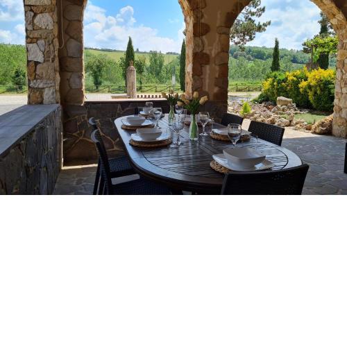 CASA ELEGANTE con vista sulle colline, WiFi e parcheggio