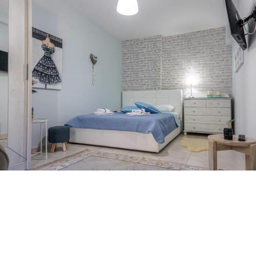 Casa elegante w/ garden, 5' to Beach