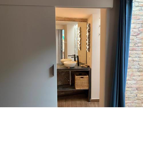 CASA ENZA - Appartement full equiped and Rooms with private bathrooms