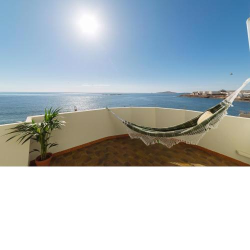CASA ESPERANZA *Family Home Over the Sea*