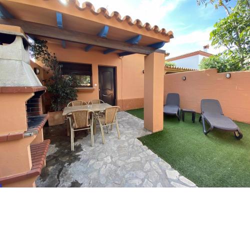 Casa Familiar cerca de la playa con piscina compartida