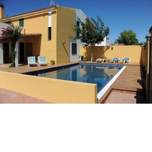 Casa familiar con piscina, cerca de la playa