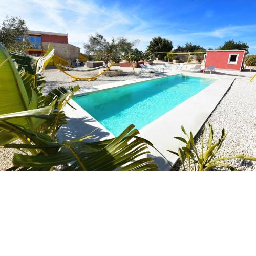Casa Farlisa, villa con piscina, jacuzzi, parco giochi, bbq a pochi minuti dal mare