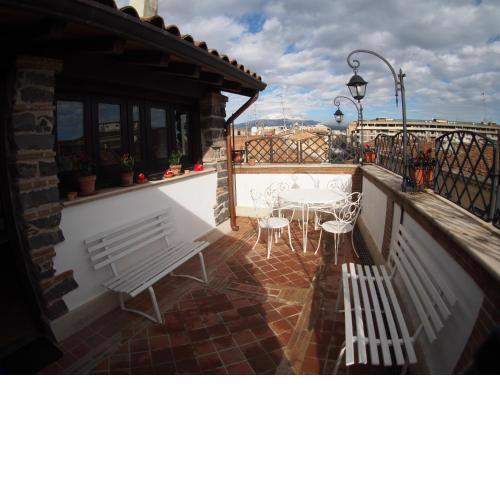 CASA FELICE nel centro storico, tra Etna e mare