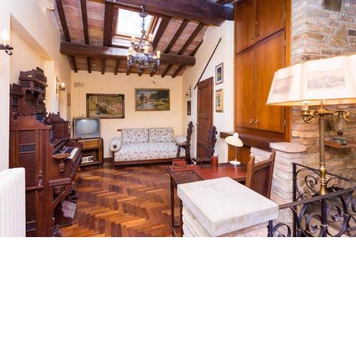 Casa in pietra nel castello di Sant'Apollinare