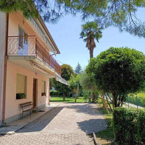 Casa indipendente con giardino