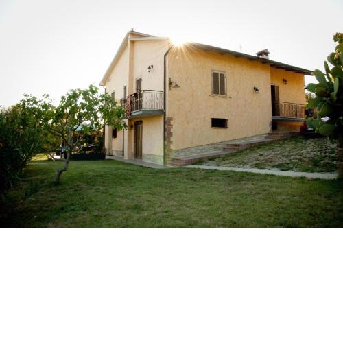 Casa l'Arcobaleno : 3 holiday homes with pool