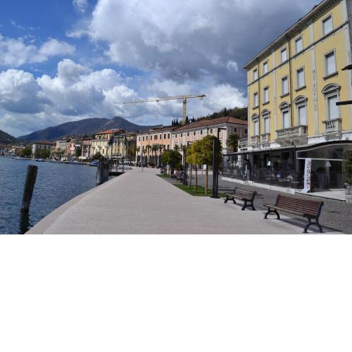 Casa Laura Salò 200mt from Garda lake