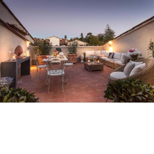 Casa Laura, UNWIND YOURSELF ON A LUXURY TERRACE IN LUCCA TOWN