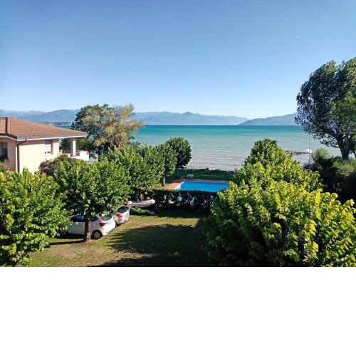 Casa Lugana 8 - monolocale con piscina fronte lago