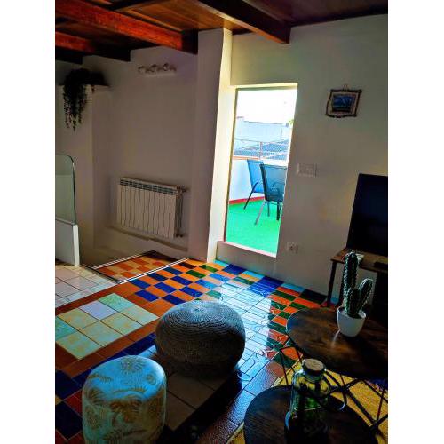 Casa Luzon, terraza-solarium y salon rustico