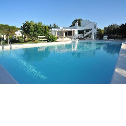 CASA NEL VERDE CON GIARDINO E PISCINA PRIVATA