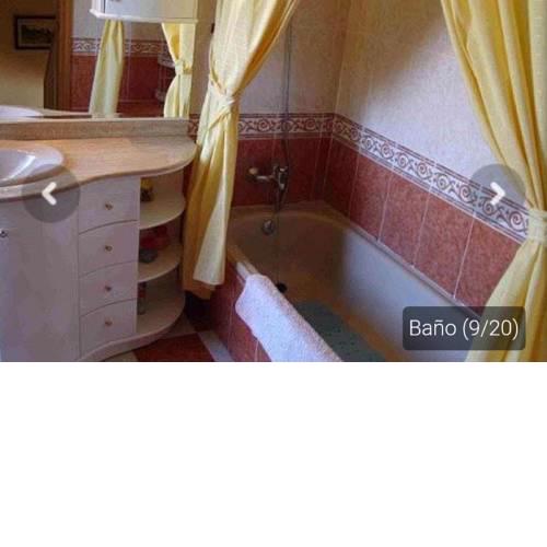 Casa _pareada con piscina y jardin privado