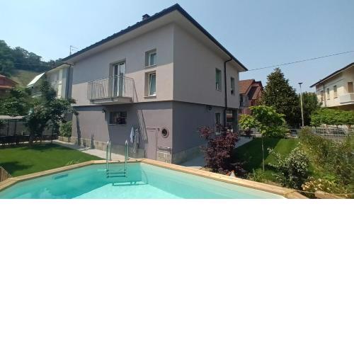 Casa Piero - villetta con piscina ad Alba, Langhe