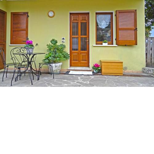 Casa Rosalia cozy holiday apartment by Gardadomsumea