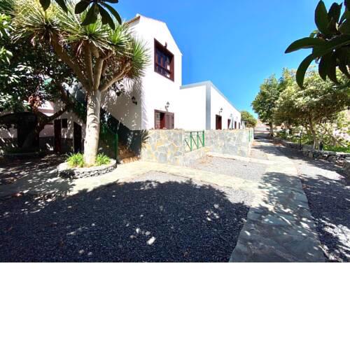 Casa rural en Finca Canaria y vista a la montaña en La Gomera