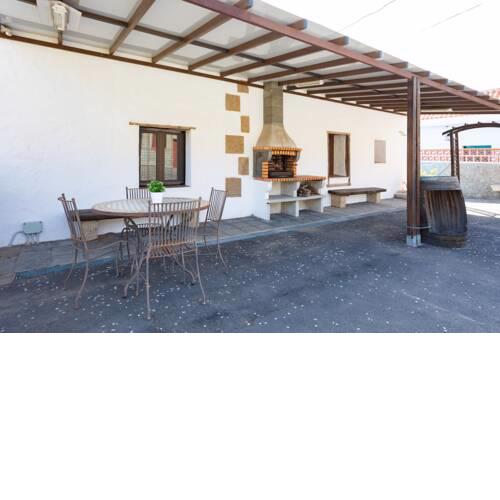 Casa rústica con terraza y barbacoa by Lightbooking