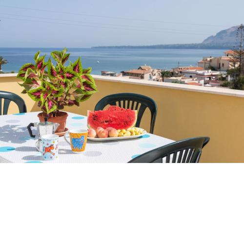 Casa Viola - con terrazza a 100 metri dal mare