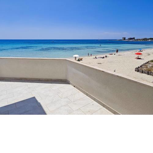 Casa vista mare su spiaggia di sabbia m220