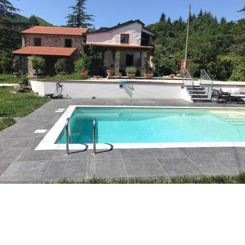 Casale del Pozzo-Villa with pool - Fosdinovo in the borgo of Pulica