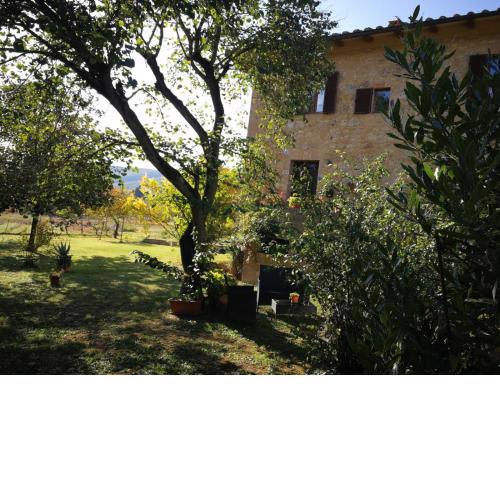 CASALE e GIARDINO a 10 minuti da SIENA