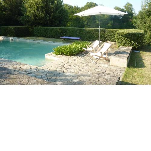 Casale Oliva in a landscape of oaks, olive e cherry trees