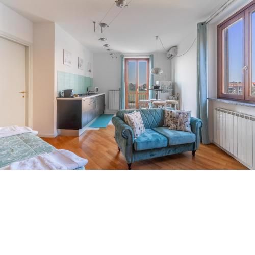 CasaTella - Monolocale con letto matrimoniale, angolo cottura, bagno e balcone privati