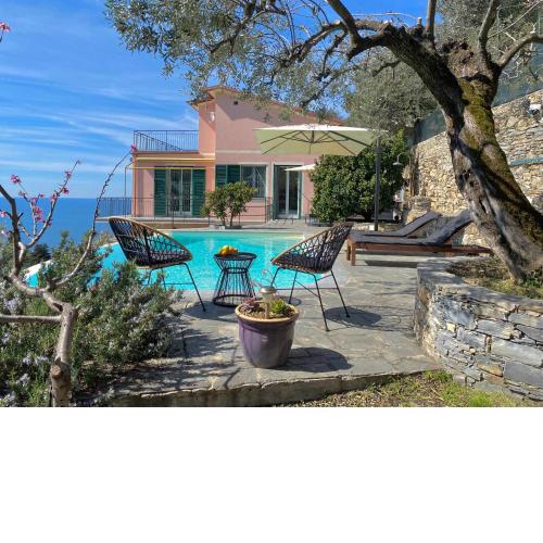CasaViva - Ampio Trilocale vista mare con piscina - Pieve Alta