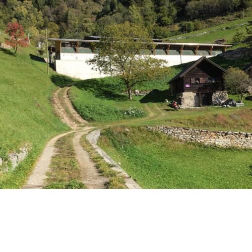 Cascina immersa nella natura