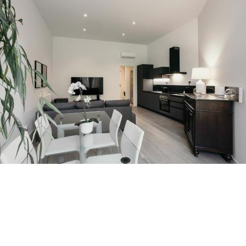 CaseOspitali - Bologna Studio1 elegante bilo x4 pax con ingresso e posto auto privati, no barriere architettoniche
