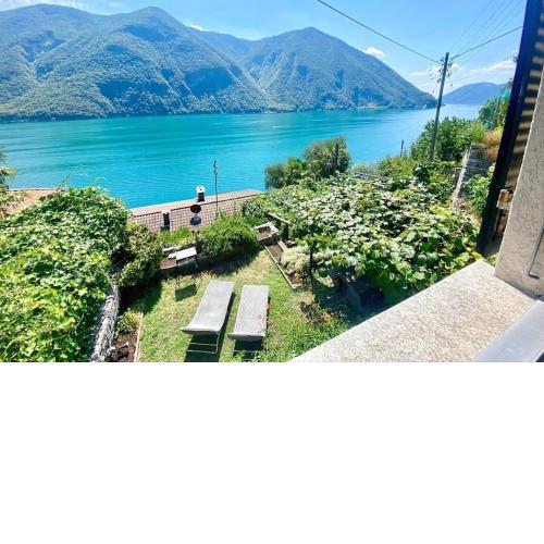 Casetta con Giardino Vista Lago