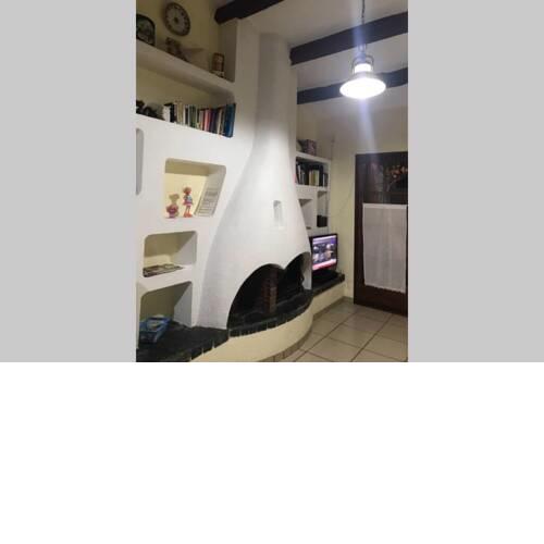 Casita blanca con wifi y piscina cominutaria