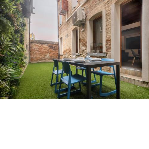 Castello Apartment with Garden R&R