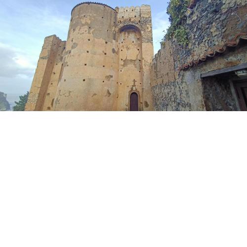 Castello della Foresta del XII con vista mare