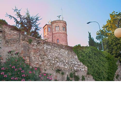 Castle Retreat- Lake and Attractions in 120mt