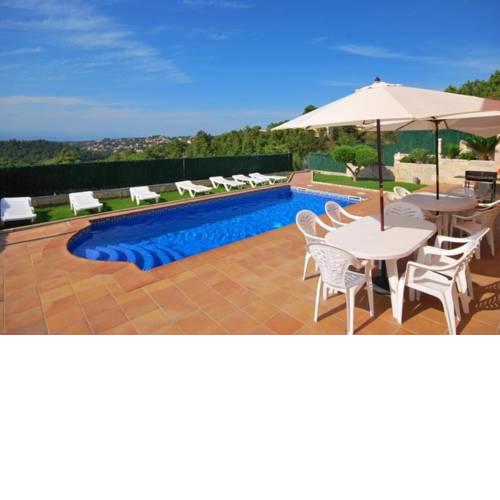 Caules Villa Sleeps 6 Pool WiFi