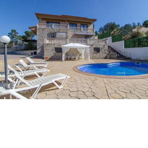 Caules Villa Sleeps 8 Pool WiFi