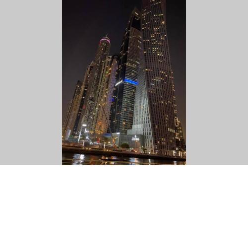 Cayan Tower Luxury Apartment with sea view