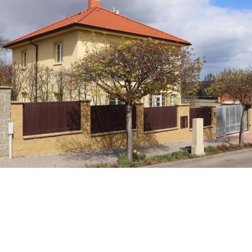 Celé přízemí RD, vlastní vchod, zahrada, parkování