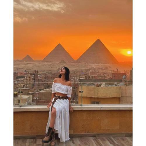 Celia Pyramids View inn