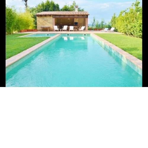 Celra Villa Sleeps 20 with Pool