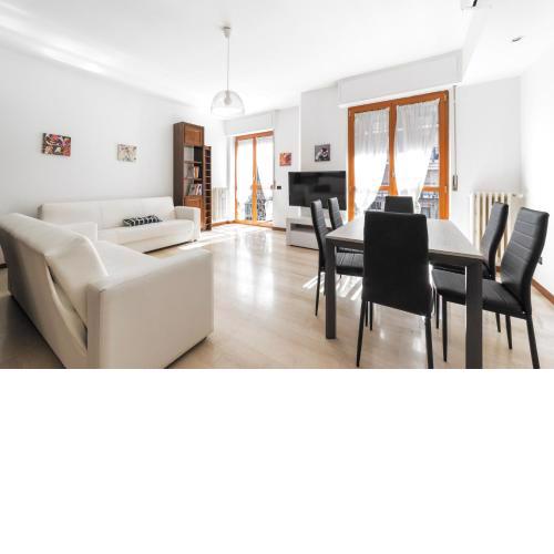Cenisio M5 Lovely Apartment - Balcony and Free Parking!