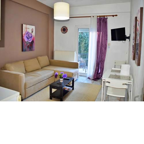 Center Apartment along the Sakoulevas River