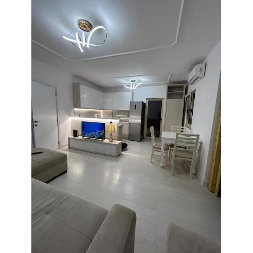Center, Selvia White Apartment