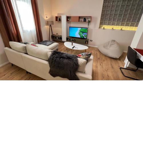 CENTRAL - Cosy Apartment Tirana (With Balcony)